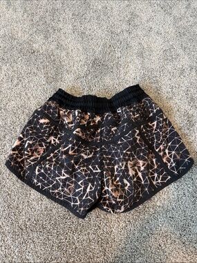 Lululemon Tracker Shorts (Size 4)